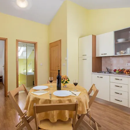 Pool Glavotok At Krk Island - Happy Apartment Milohnici